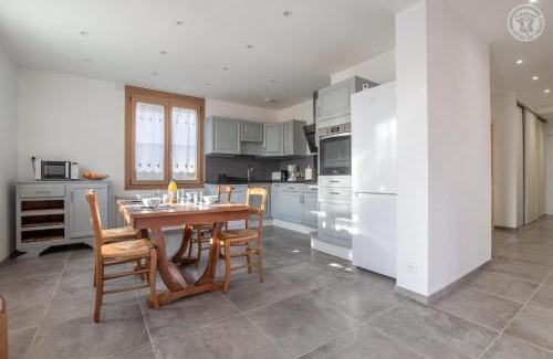 Outrechaise House | Chez nicole et alain