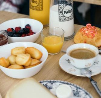 11th Arrondissement Bed & Breakfast | Chez Pépé Merle - Chambres d'hôtes dans le quartier du Père Lachaise