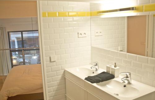 Porte-Saint-Martin Apartment | Chez vous - Marguerite et Emile