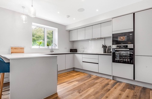 Crantock Cottage | CHI GWYNN, pet friendly, luxury holiday cottage in Crantock