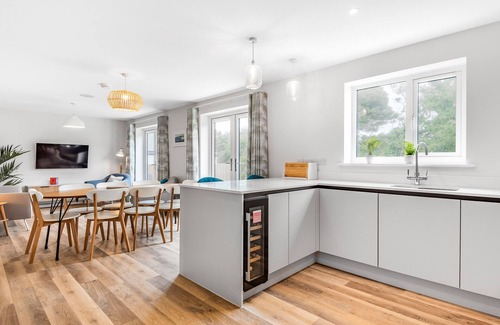 Crantock Cottage | CHI GWYNN, pet friendly, luxury holiday cottage in Crantock