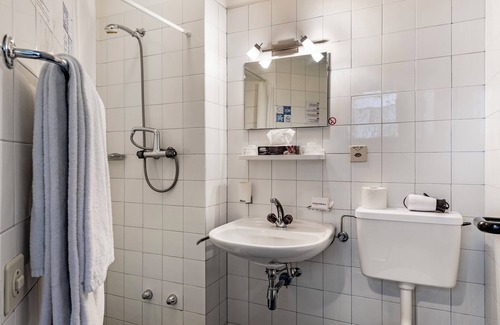 Pedrinate Apartment | Chiasso Apartments 204