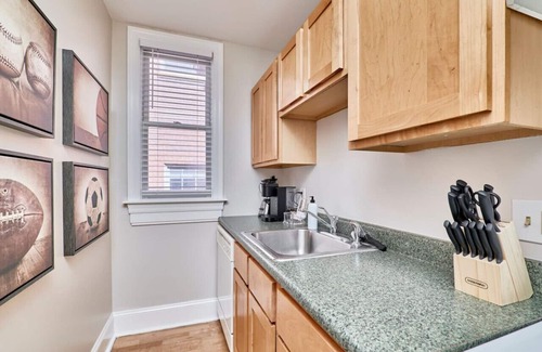 Grand Center Apartment | Chic 1/1 apartment in Historic area, near SLU, CWE, and Grand Center-Apt G
