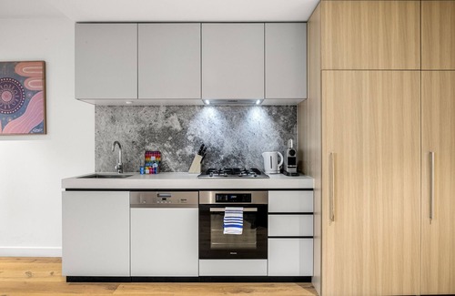 Southbank Apartment | Chic 1-Bed South Melbourne Unit with Pool & Gym
