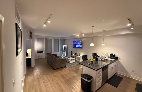 Entertainment District Apartment | Chic 1-bedroom apartment with fitness room and AC in Scottsdale