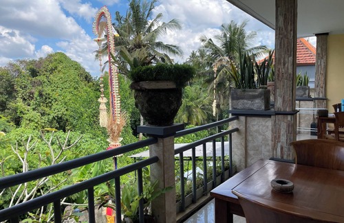 Kutuh Kaja Apartment | Chic 1-bedroom apartment in charming Bali with WiFi, AC. Hot and cold water