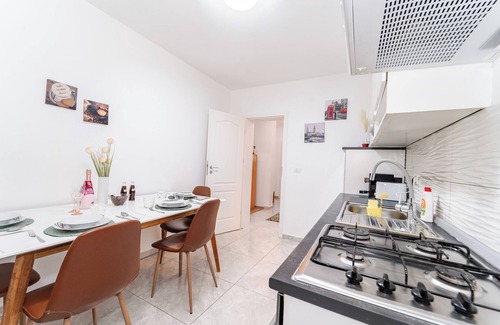 Giroc Apartment | Chic 1-bedroom apartment with AC, WiFi in cool GirocnApartament Sophia
