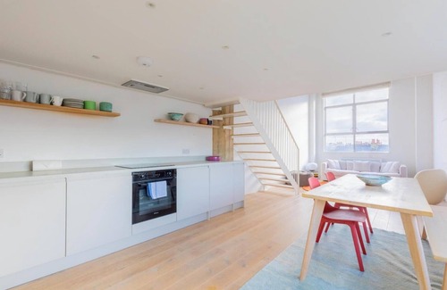 Victoria Apartment | Chic 1BD Warehouse Conversion, Hackney