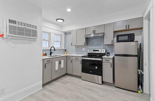 Lake Eola Heights House | Chic 1br Orlando Rental Kitchen & Fast Wi-fi