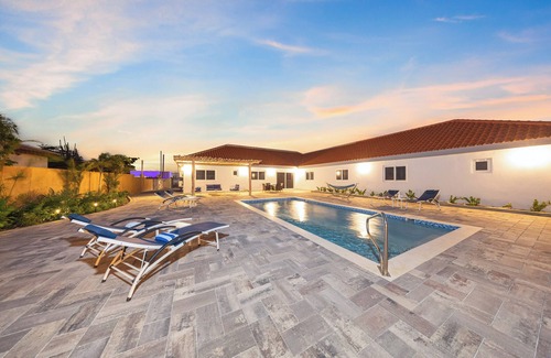 Boroncana Apartment | Chic 1BR Retreat | Walk to Aruba’s Best Resorts & Beach