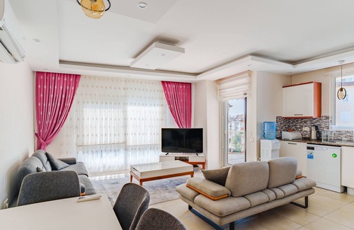 Alanya Condo | Chic 2+1 apartment behind Alanya mall
