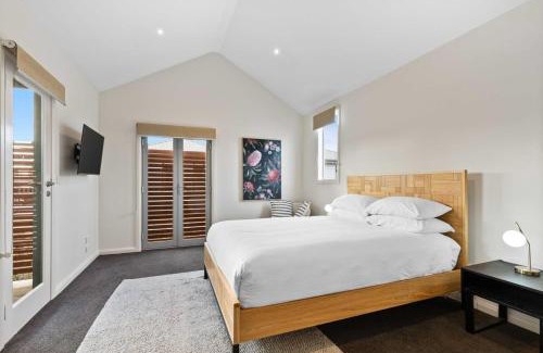 Yarraville House | Chic 2-Bed Home By Bustling Shops
