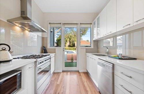 Yarraville House | Chic 2-Bed Home By Bustling Shops