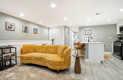 Tri-Taylor Apartment | Chic 2-Bedroom/1 Bath Apartment in Fully Renovated Rowhouse