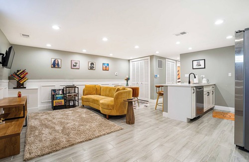 Tri-Taylor Apartment | Chic 2-Bedroom/1 Bath Apartment in Fully Renovated Rowhouse