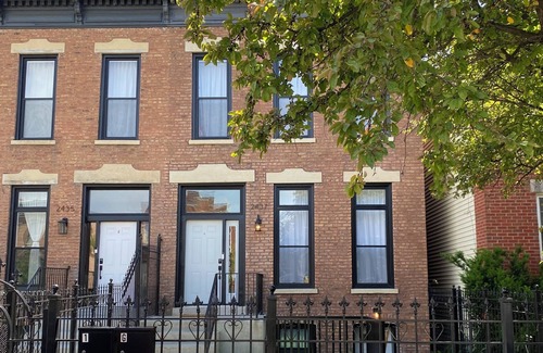 Tri-Taylor Apartment | Chic 2-Bedroom/1 Bath Apartment in Fully Renovated Rowhouse
