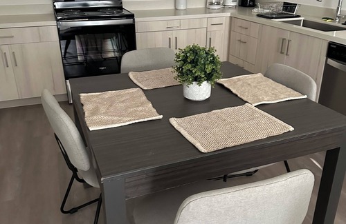 Brentwood Apartment | Chic 2-bedroom apartment with WiFi, AC in welcoming Brentwood