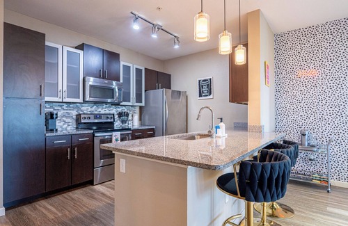 Southeast Orlando Apartment | Chic 2-bedroom apartment in amazing Orlando with WiFi, AC, fitness room and pool