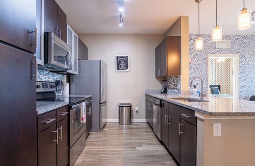 Southeast Orlando Apartment | Chic 2-bedroom apartment in amazing Orlando with WiFi, AC, fitness room and pool