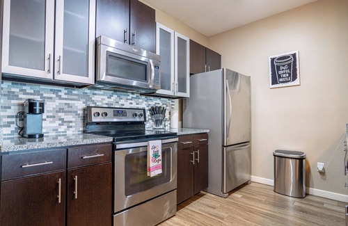 Southeast Orlando Apartment | Chic 2-bedroom apartment in amazing Orlando with WiFi, AC, fitness room and pool