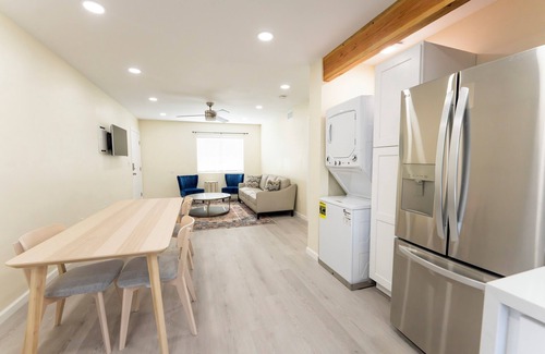 Downey Apartment | Chic 2-bedroom apartment in fantastic Downey Nearby all the Attractions