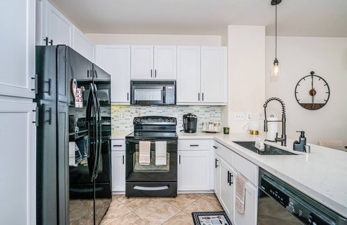 Pacific Terrace Condo | Chic 2-bedroom condo in brilliant San Diego with WiFi, fitness room