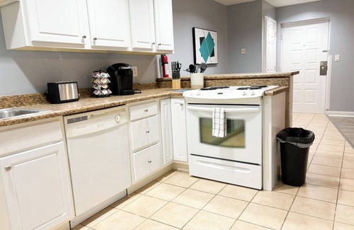 Franklin Apartment | Chic 2 bedroom/free parking across from JD Legends