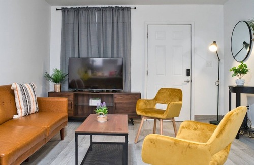 East Little Havana Apartment | Chic 2 Bedroom in the heart of Miami! Entire stay