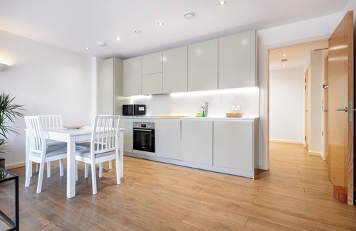 St. Ann's Apartment | Chic 2 bedroom near Central London