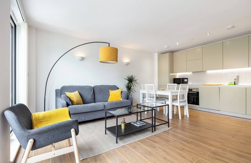 St. Ann's Apartment | Chic 2 bedroom near Central London
