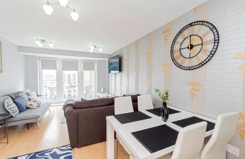 Basingstoke Apartment | Chic 2-bedroom Retreat 7 Mins To Station&shop
