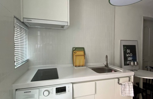 Dogok-dong Apartment | Chic 2-bedroom with WiFi and AC in trendy Seoul