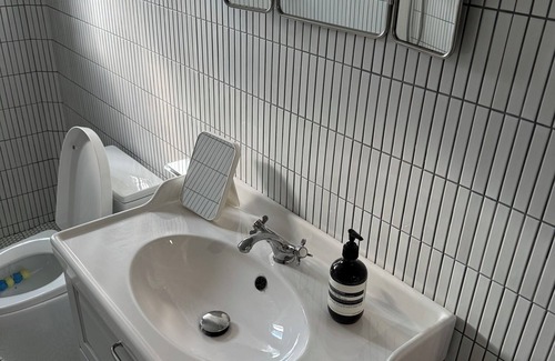 Dogok-dong Apartment | Chic 2-bedroom with WiFi and AC in trendy Seoul