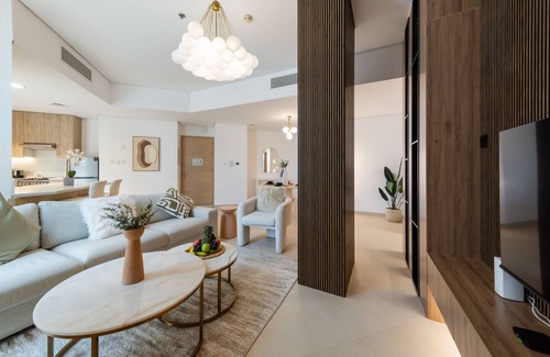 Jadaf Apartment | Chic 2BR Apt with Contemporary Design