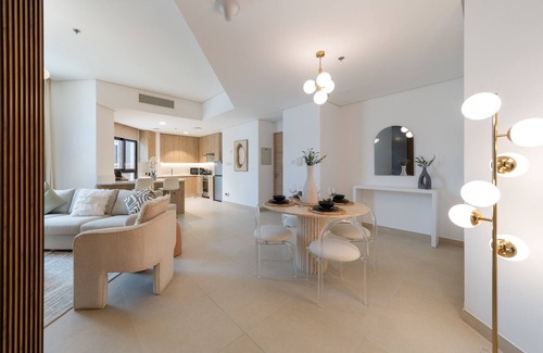 Jadaf Apartment | Chic 2BR Apt with Contemporary Design