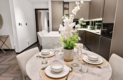 Jadaf Apartment | Chic 2BR | Close to Burj Khalifa, Dubai Mall & Creek