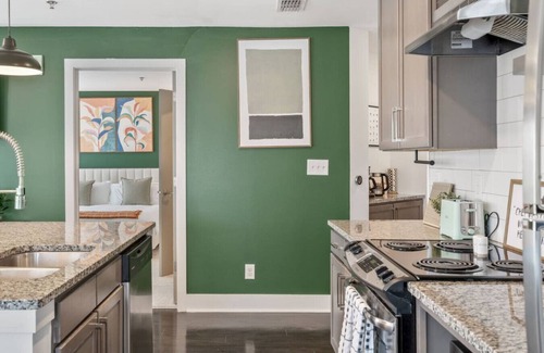 Reynoldstown Apartment | Chic 2BR King Bed + Parking