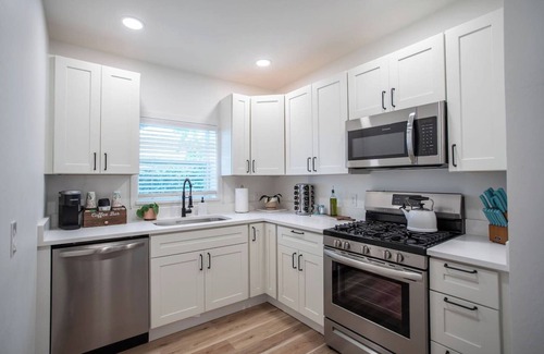 Mount Washington House | Chic 2BR Luxury Urban Retreat