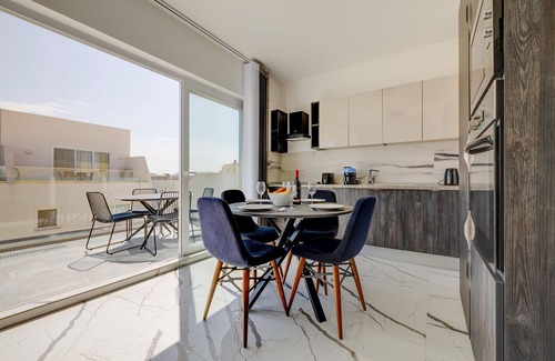Gzira Apartment | Chic 2BR Penthouse Steps from the Waterfront