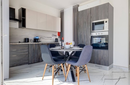 Gzira Apartment | Chic 2BR Penthouse Steps from the Waterfront