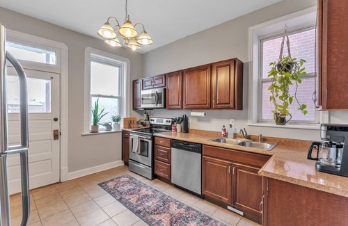 Tower Grove South House | Chic 3-bedroom STL Townhome - fitness room, spa, wifi, deck