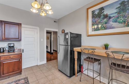 Tower Grove South House | Chic 3-bedroom STL Townhome - fitness room, spa, wifi, deck