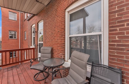 Tower Grove South House | Chic 3-bedroom STL Townhome - fitness room, spa, wifi, deck