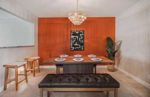 Northeast Heights House | Chic 5 Bed Rooms Boho Retreat with - Games & Outdoor Movies!