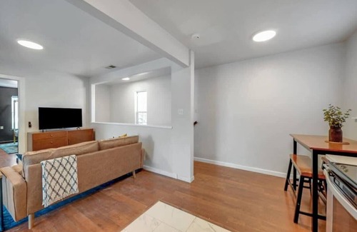 North San Antonio - SAT House | Chic Alamo City Escape