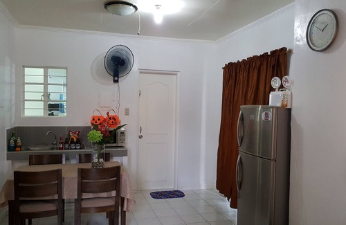 Pasong Tamo House | Chic and Comfort Home near All