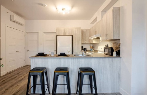 Griffintown Apartment | Chic and Spacious 3 Bedrooms in Griffintown