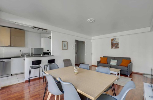 Argenteuil Apartment | Chic and Spacious Apart With Parking