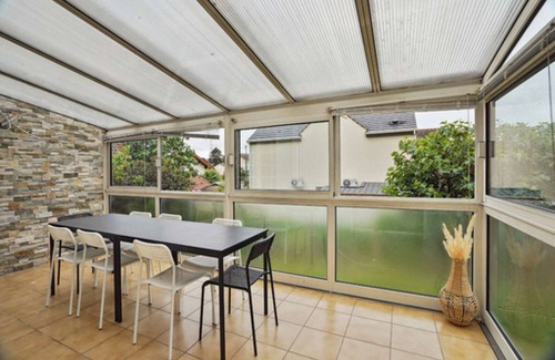 Morangis Villa | Chic and spacious apartment with great view