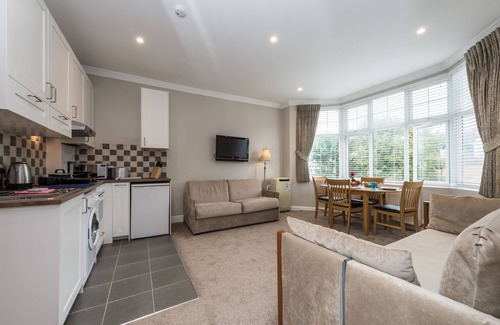 Brondesbury Park Apartment | Chic Apartment-12 minutes to Central London(Oxford st)by tube!